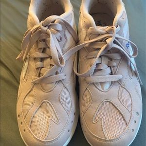 Pink women’s Reebok’s
